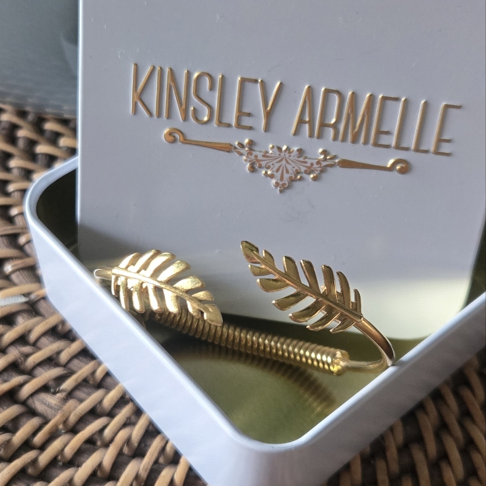 Kinsley Armelle Gold Leaf Bracelet